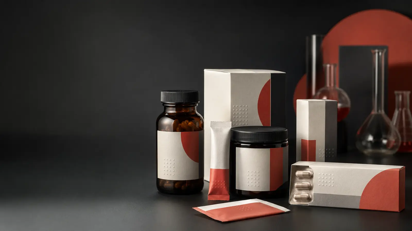 Sistema di packaging per integratori con flacone ambrato, barattolo, bustine e astucci
